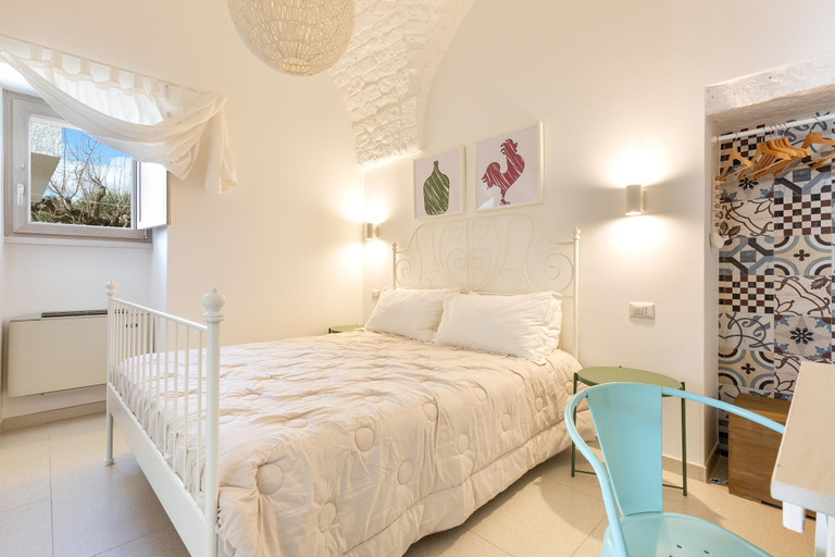 Bedroom 3, 2124 I Colmi Trulli Suites, Taranto