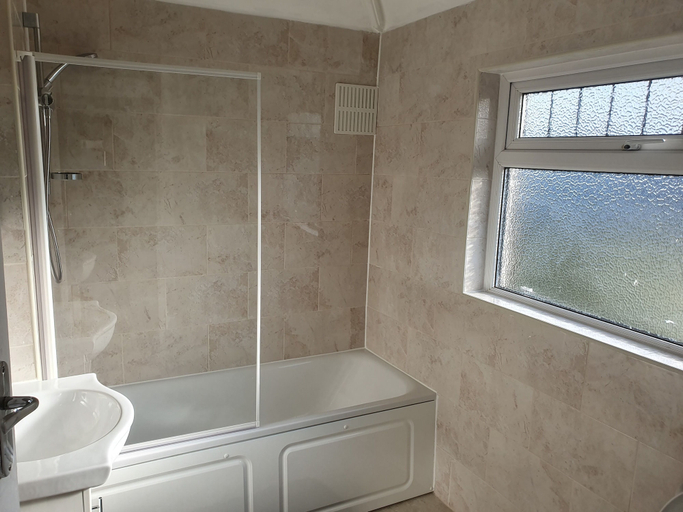 Bathroom 4, Elegant 3 Bed house walk Wembley stadium, London