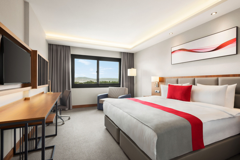 Bedroom 4, Ramada by Wyndham Izmir Aliaga, Aliağa