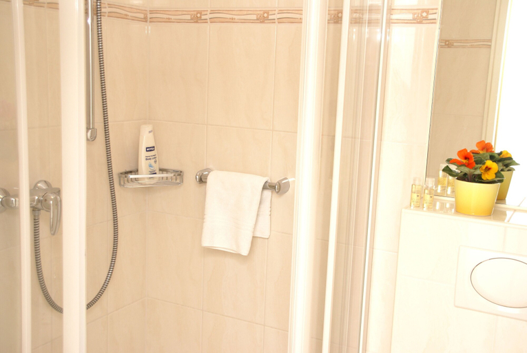 Bathroom 4, Komforthotel & Restaurant Riemann, Osterode am Harz
