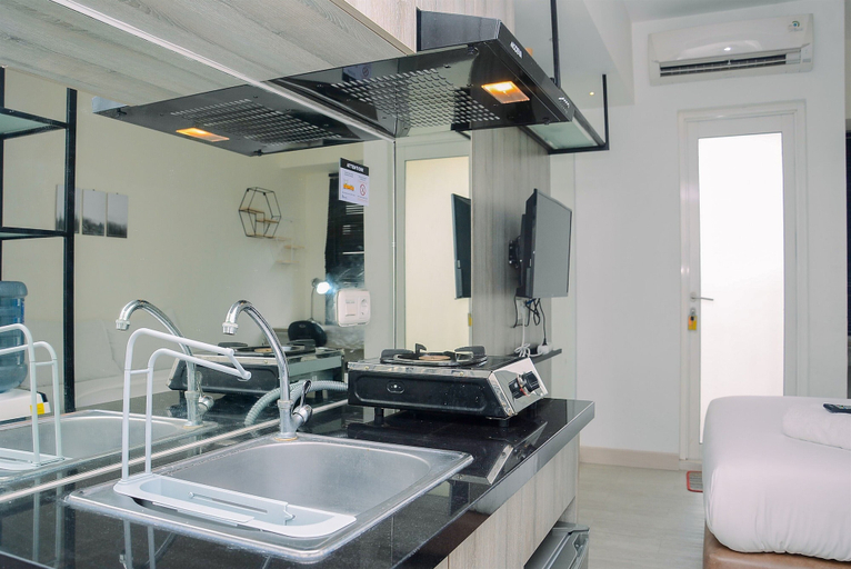 Bathroom 4, Best and Stylish Studio Unit Springlake Summarecon Apartment By Travelio, Bekasi