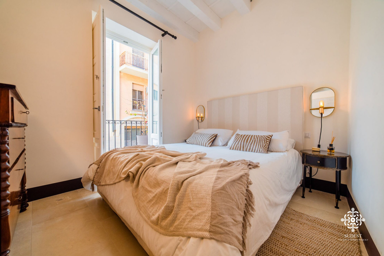 Room 2, Casa Ramal, Syracuse