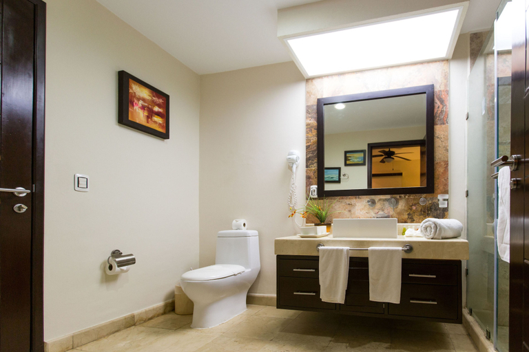 Bathroom 3, Large ground-floor a 2-bedroom condo with a balcony at ELFARO by DPM, Cozumel