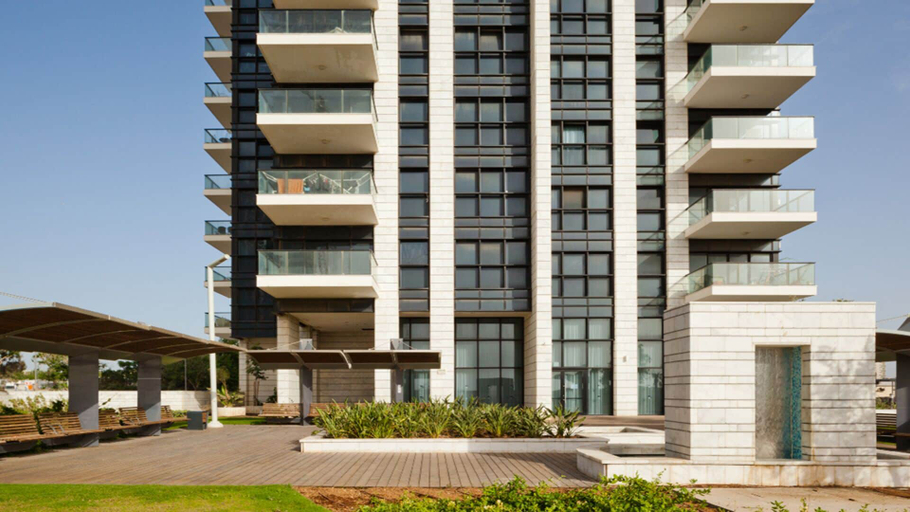 Exterior & Views, Luxury Penthouse on High Floor with Hot Tub