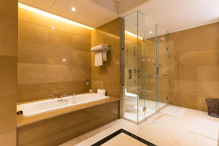 Bathroom 4, Guangzhou Evergrande Hotel, Guangzhou