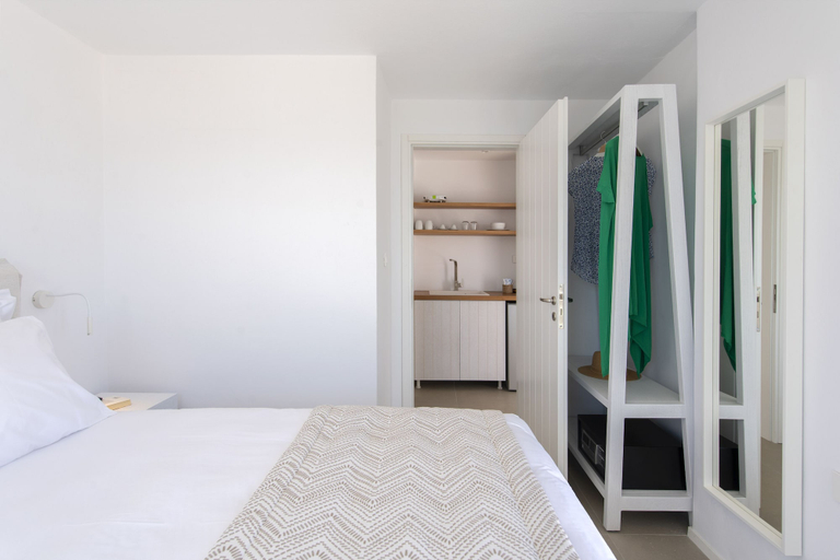 Bedroom 5, Kymo Luxury Suites Paros, South Aegean