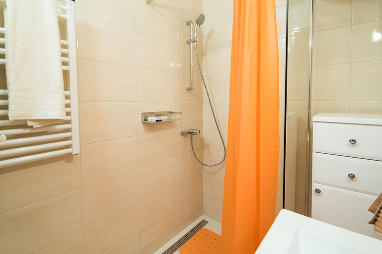 Bathroom 2, Apartment Pulastar, Dubrovnik