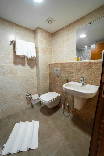 Bathroom 3, Joar Beach Hotel, Aqaba