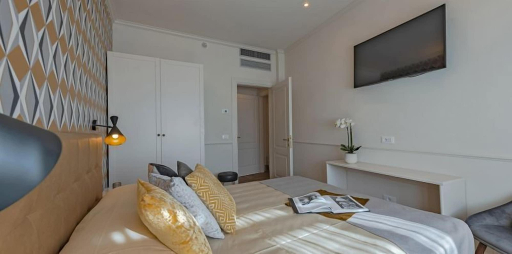 Room 2, Dreams Over Ponte Vecchio, Florence