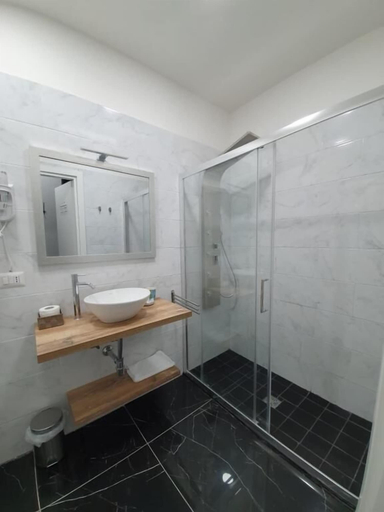 Bathroom 2, Dimorra Boutique Rooms, Napoli