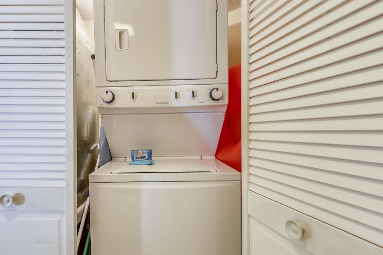 Bathroom 3, Summerhouse by Book That Condo, Bay