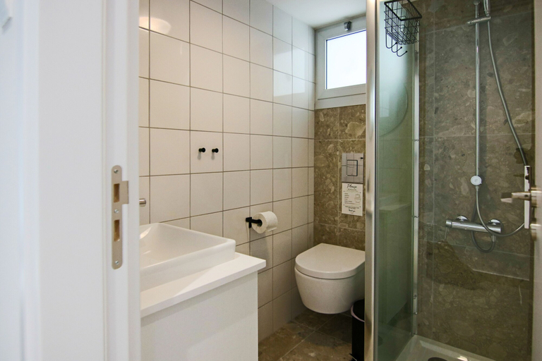 Bathroom 3, Phaedrus Living: Seaside Luxury Flat Lighthouse 69