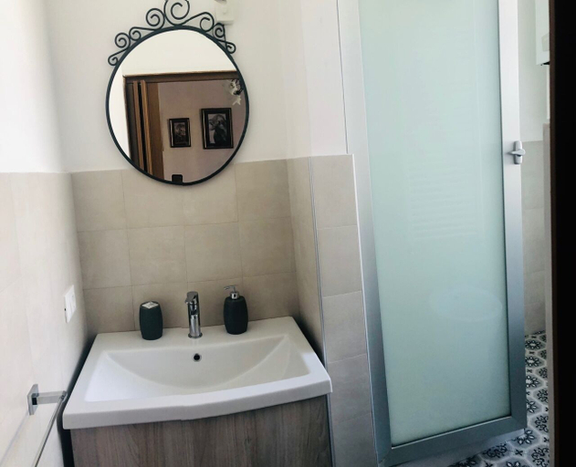 Bathroom 4, Sofia Guest House, Rome