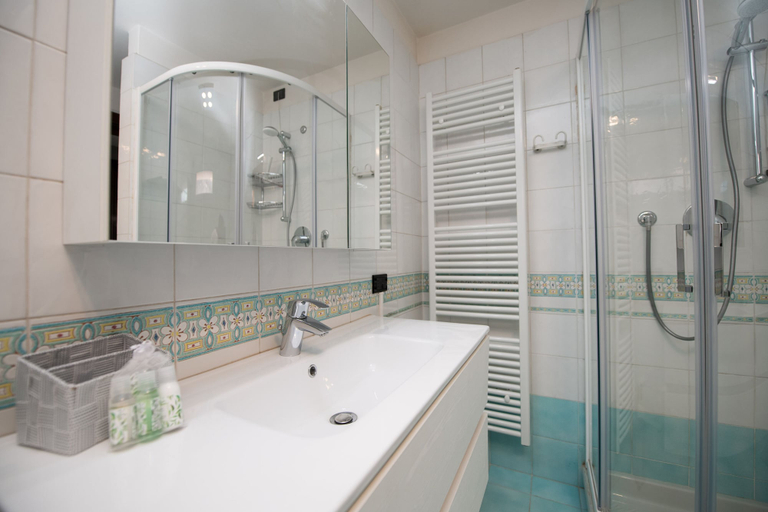 Bathroom 3, Il Cortiletto - Appartamento Lores, Brescia