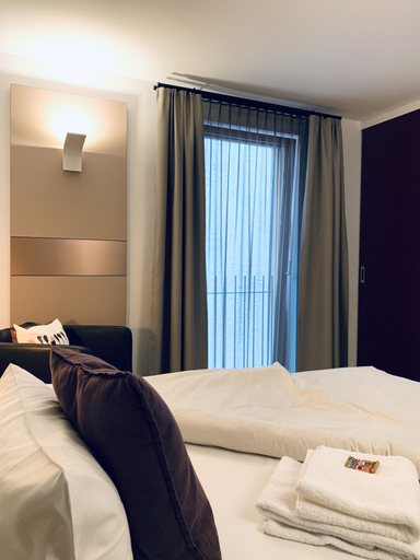 Bedroom 4, Stadthotel Kachelofen, Günzburg