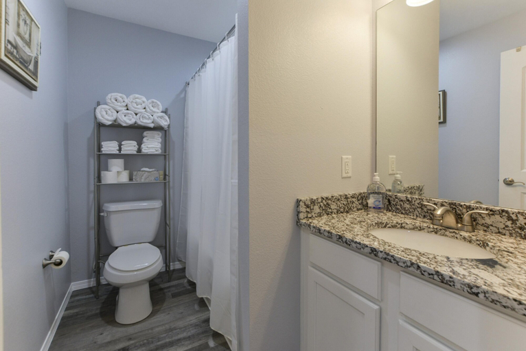 Bathroom 3, Western Comfort, Taney