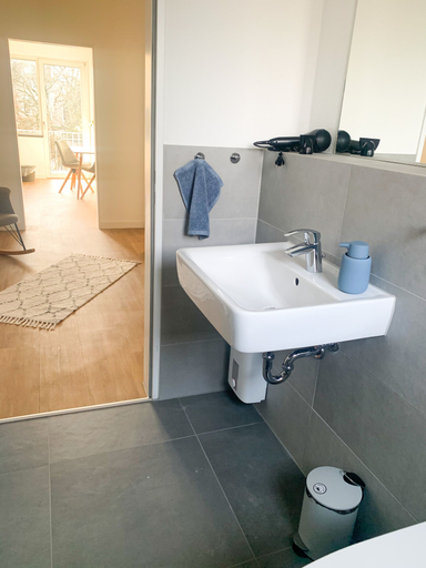 Bathroom 5, Glück Auf Appartement Lösortstra��e, Duisburg