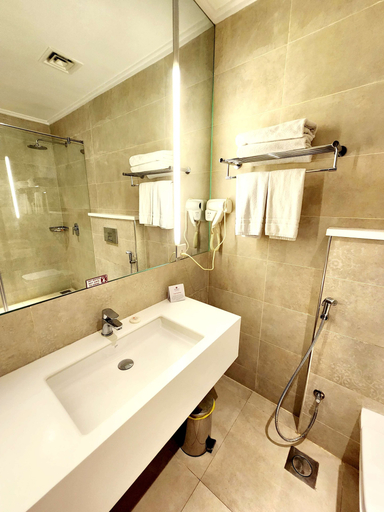 Bathroom 5, Best Western Premier Hotel Gulberg Lahore, Lahore
