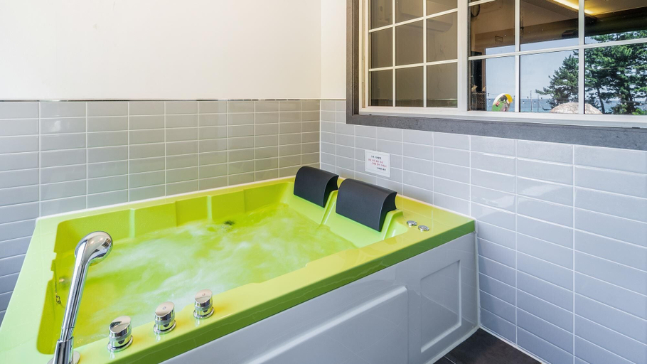 Bathroom 3, Gangneung Pradaevas Pension, Gangneung