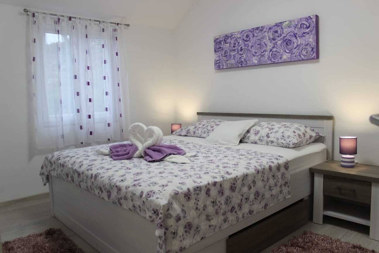 Bedroom 3, Holiday Home Ela, Nerežišća