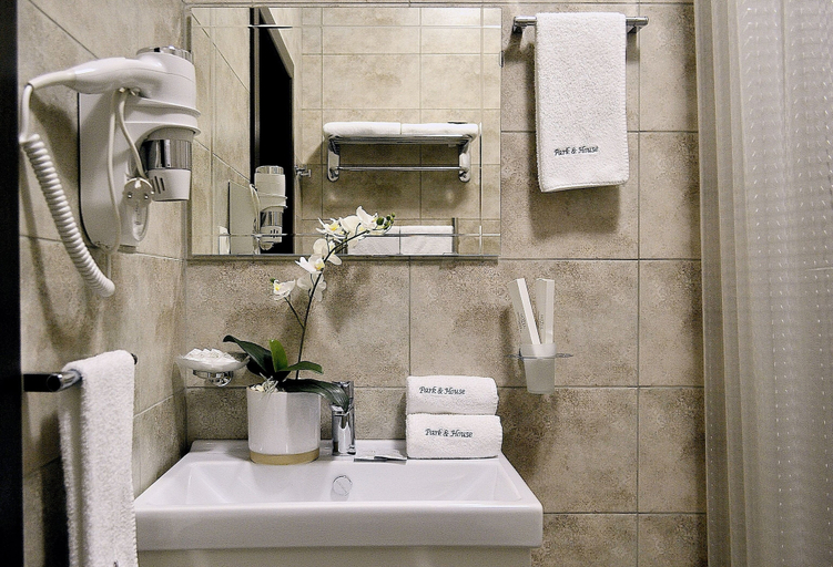 Bathroom, Lux Promo Park & House, Predgornyy rayon