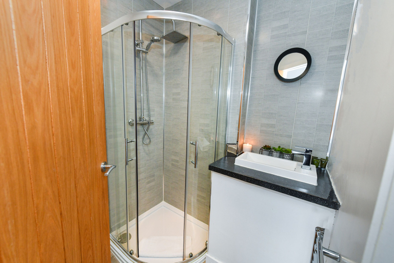 Bathroom 3, Long Eaton Modern 4bed House, Derbyshire