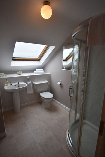 Bathroom, The Links Apartment Self Catering, Causeway Coast and Glens