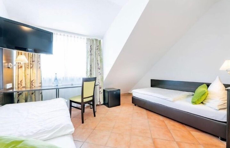 Bedroom 3, My Airport Hotel, Esslingen