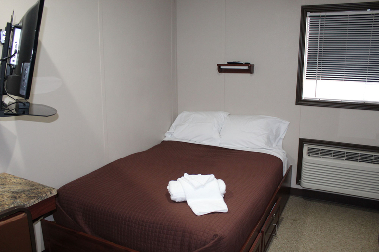 Bedroom 2, Target Hospitality-Kermit North Lodge, Winkler
