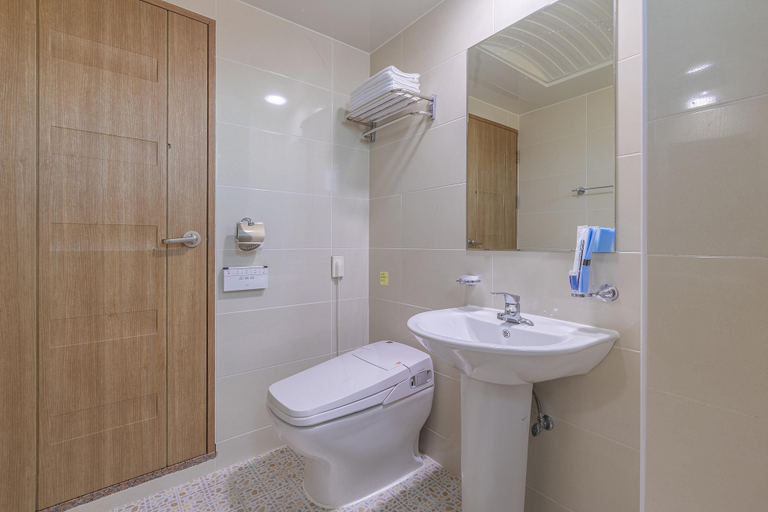 Bathroom 4, Geoje Daesan Oceanview Spa Pension, Geoje