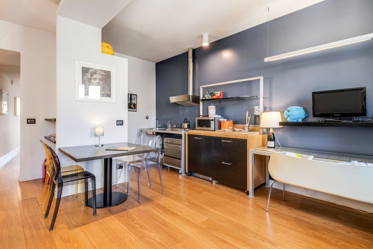 Others 2, Piazza Santa Croce Design Apartment with Balcony, Florence