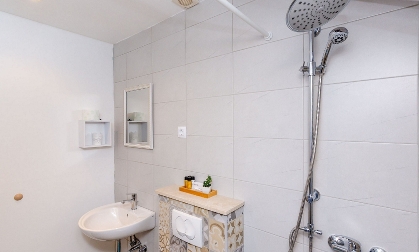 Bathroom 4, Villa Majkovica, Pojezerje