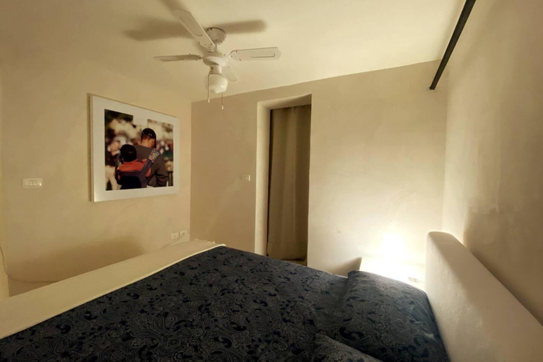 Bedroom 3, 2-bed Island Retreat - Baroque Courtyard & Views, Syracuse