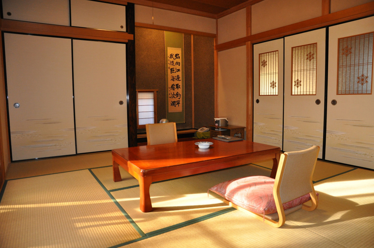 Others 5, Seishohtei Shirasuna, Shirako