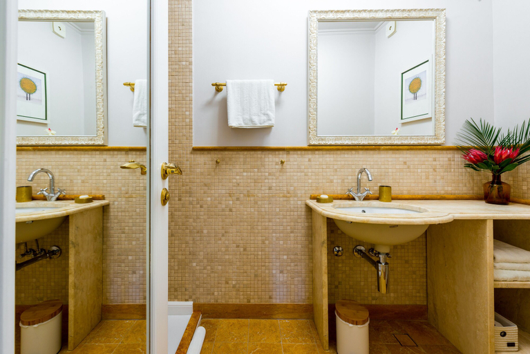 Bathroom 5, Dominus Little Palace, Dubrovnik