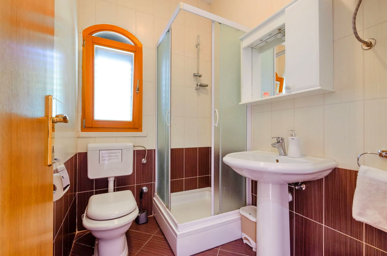 Bathroom 3, Seafront Holiday Home Marija, Blato