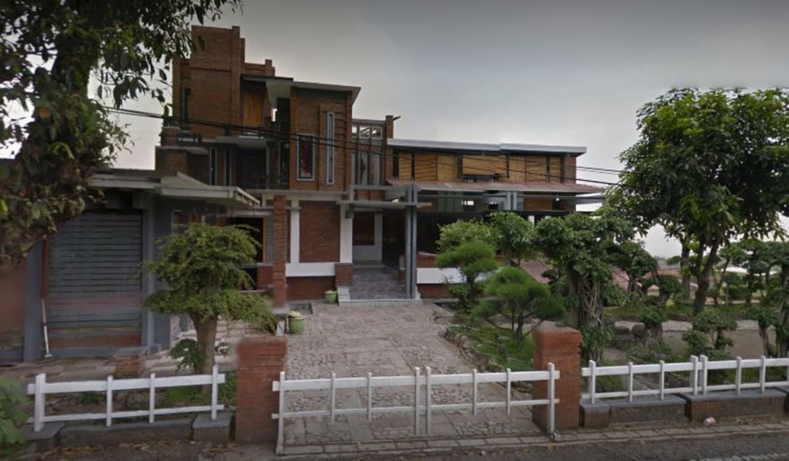 Exterior & Views, JM Lady's Backpacker, Malang