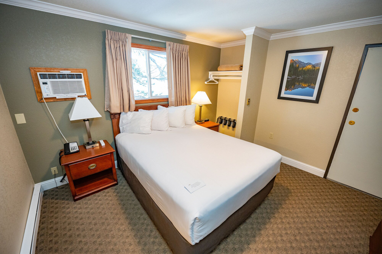 Bedroom 2, Blue Door Inn, Larimer