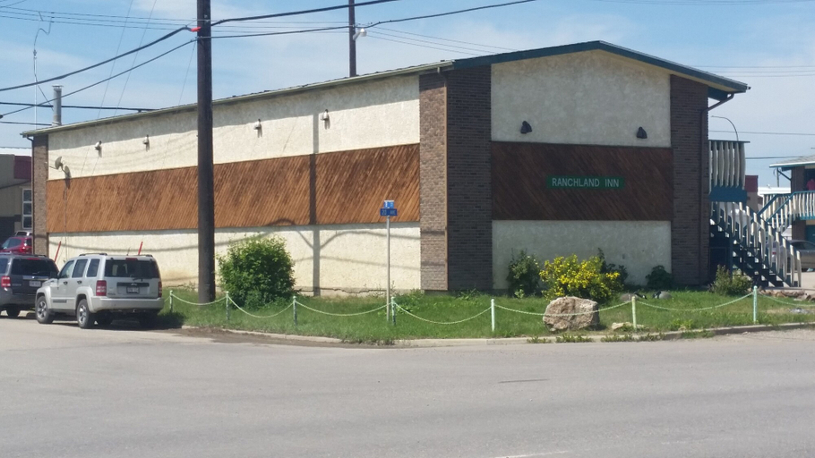 Exterior & Views 2, Ranchland Inn, Division No. 3