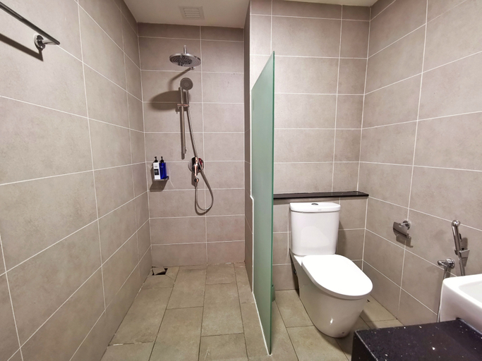 Bathroom 3, Tropicana 218 Suites, Penang Island