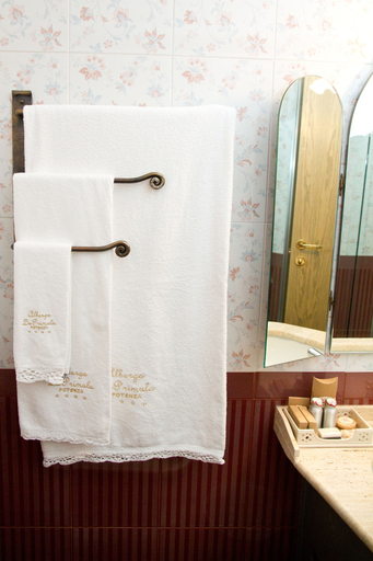 Bathroom 5, La Primula, Potenza