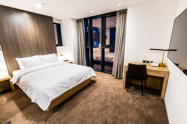 Bedroom 3, Ashton Hotel, Jung