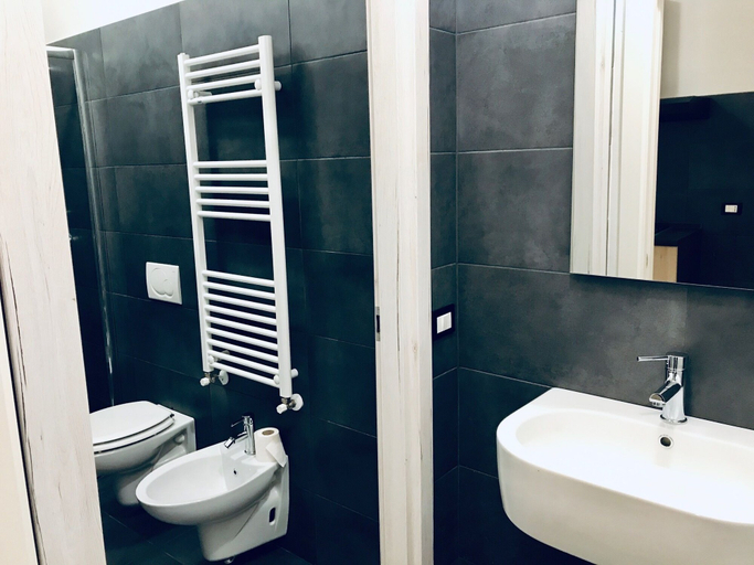 Bathroom 4, Humanitas, Milano