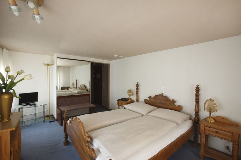 Bedroom 4, Zum Spalenbrunnen, Basel
