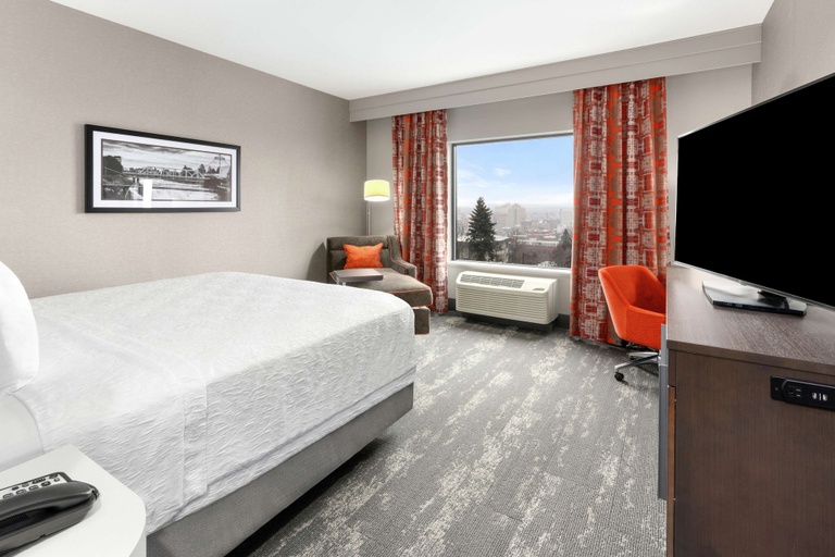 Bedroom 3, Hampton Inn & Suites Spokane Downtown-South, Spokane