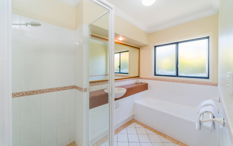 Bathroom, Oceania Cottage 29, Clarence Valley- Coast