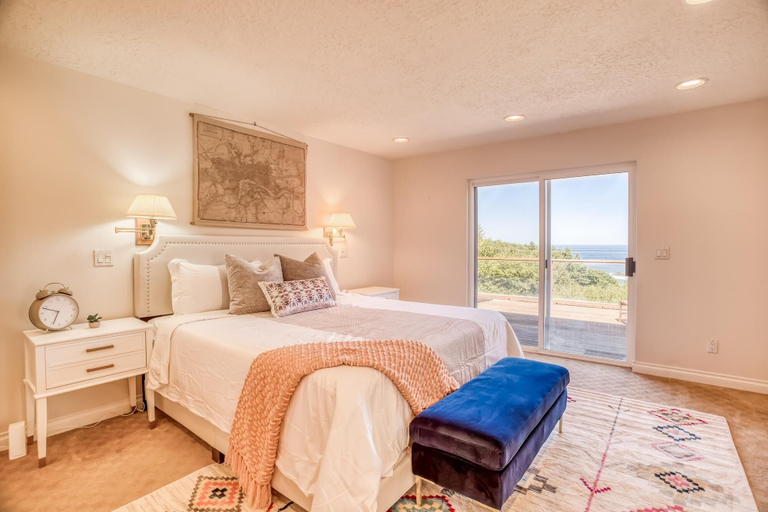 Bedroom 3, Whale Watch Lookout, Lincoln