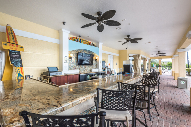Food & Drinks 5, Vero`s Gem Deluxe 3 Bedroom Condo by RedAwning, Orange