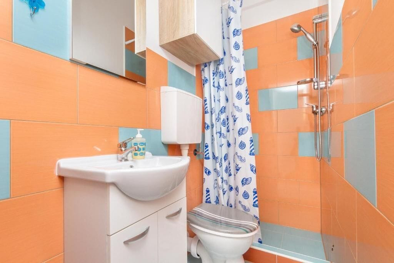 Bathroom 4, Central Jardin Guesthouse, Split