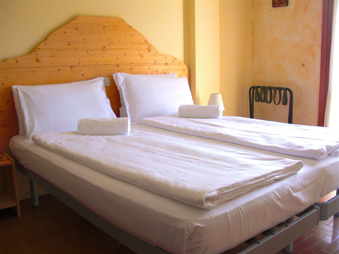 Bedroom 3, Hotel La Caminatha, Belluno